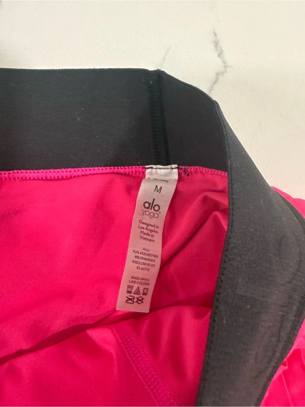 ALO Yoga bright hot
